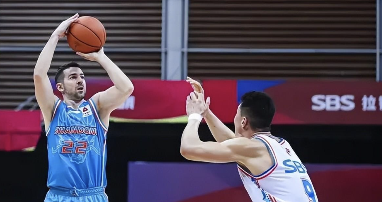 转会期里昂调整名单以备CBA常规赛；篮板制胜环节打磨；更衣室稳定；球队文化再被提及