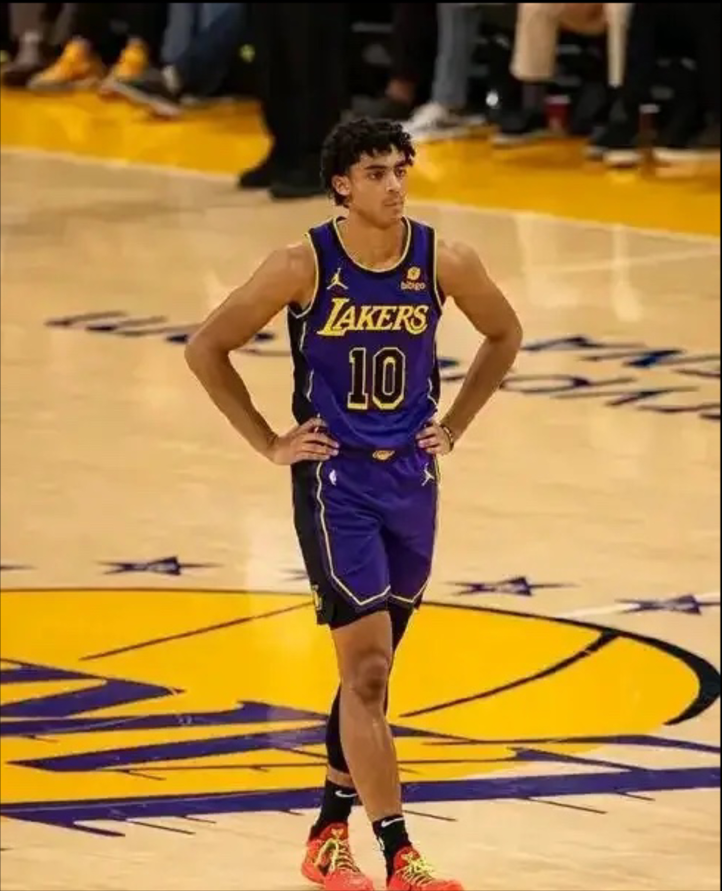 28圈-法国杯赛程吃紧，洛杉矶湖人集结日复出首秀，话题不断，球队文化再被提及的简单介绍-28圈