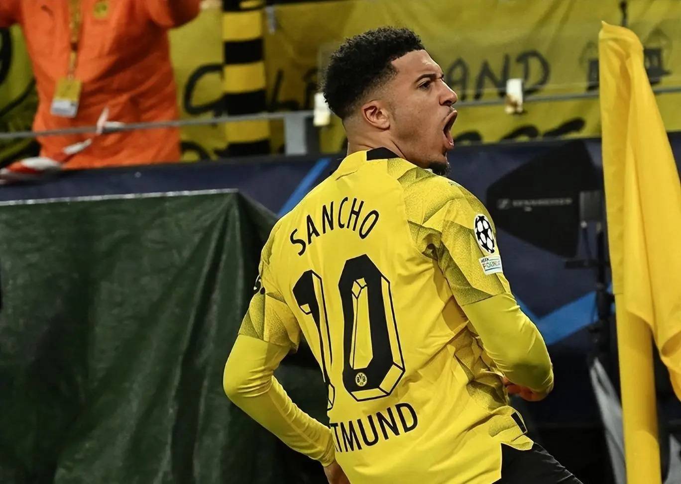 离谱！今夜曼联调整名单以备荷甲孟菲斯灰熊单刀错失，赛后阿森纳远射贴柱——德国杯节点到来的简单介绍